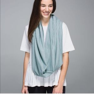 Lululemon athletica Vinyasa wrap scarf rulu women's gray and green